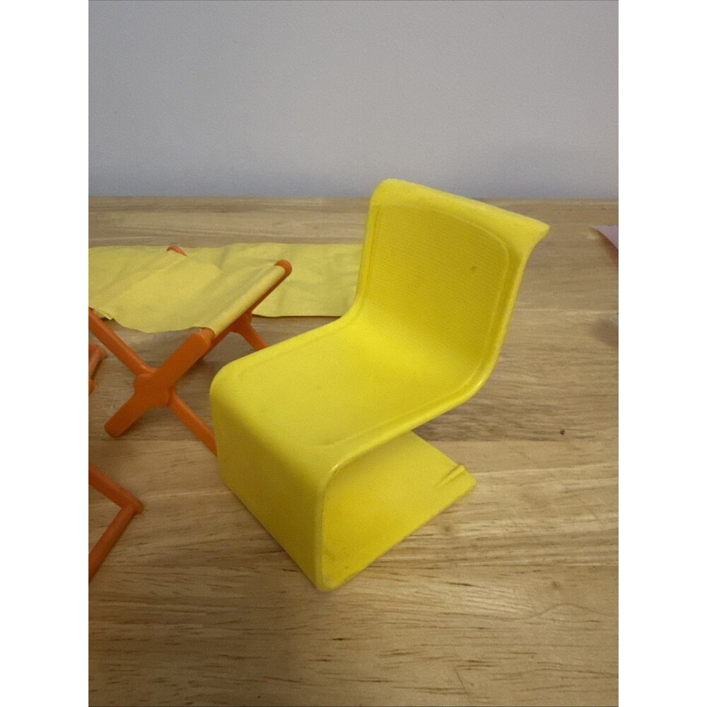 Vtg Barbie Orange & Yellow Camping Out Chairs Sleeping Bags Chaise Lounge - Picture 4 of 12